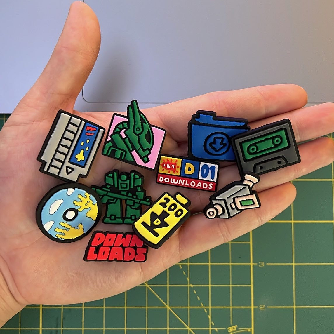 downloads ⓒ shoe charms